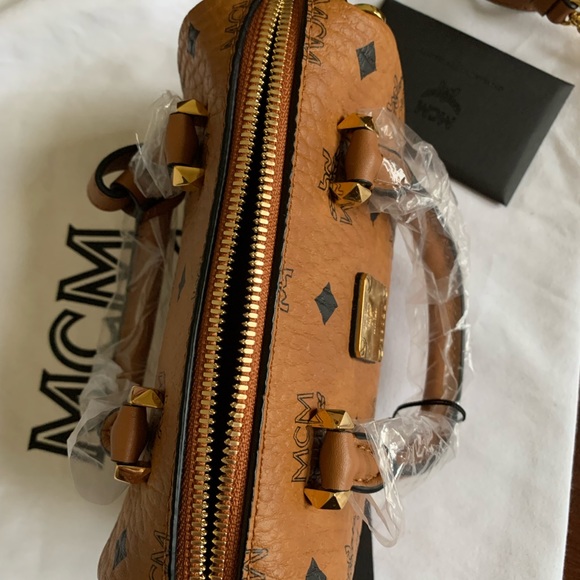 NWT MCM VISETOS MINI BOSTON BAG & CHARM NWT - Picture 9 of 16